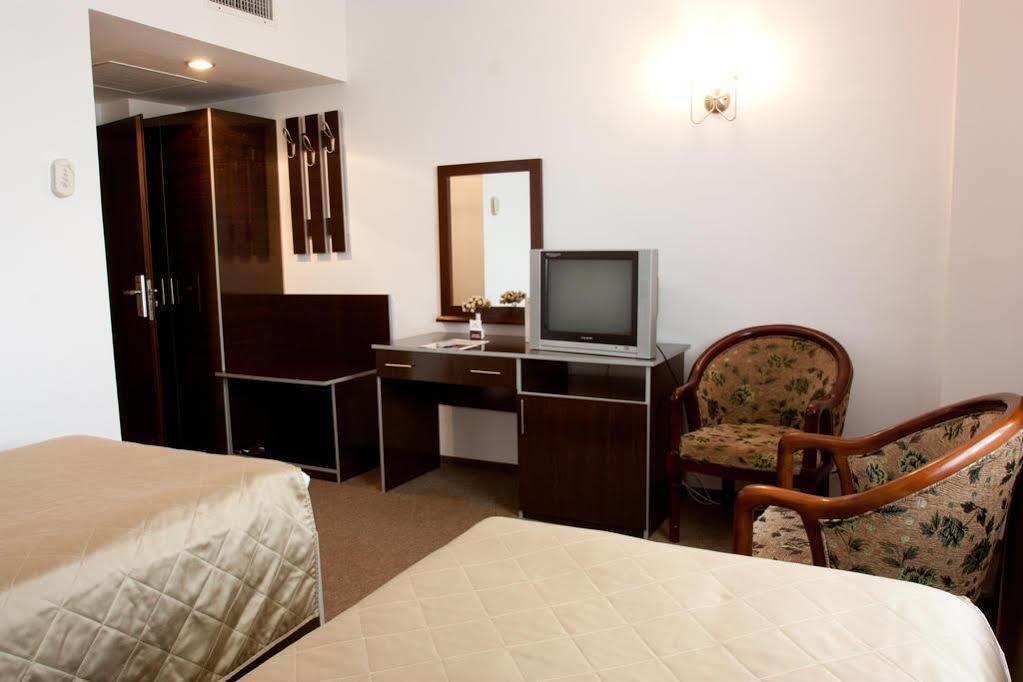 Denisa Hotel Отопень Екстер'єр фото