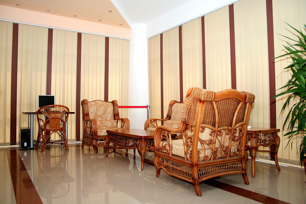 Denisa Hotel Отопень Екстер'єр фото