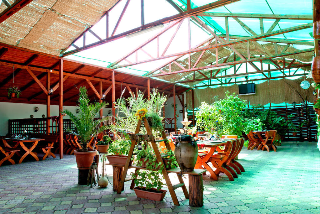 Denisa Hotel Отопень Екстер'єр фото