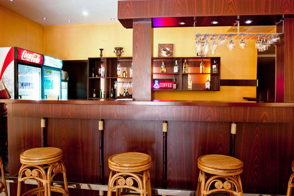 Denisa Hotel Отопень Екстер'єр фото