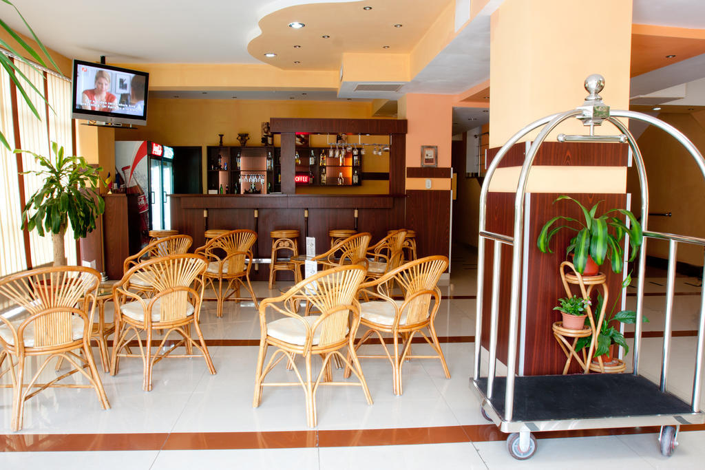 Denisa Hotel Отопень Екстер'єр фото