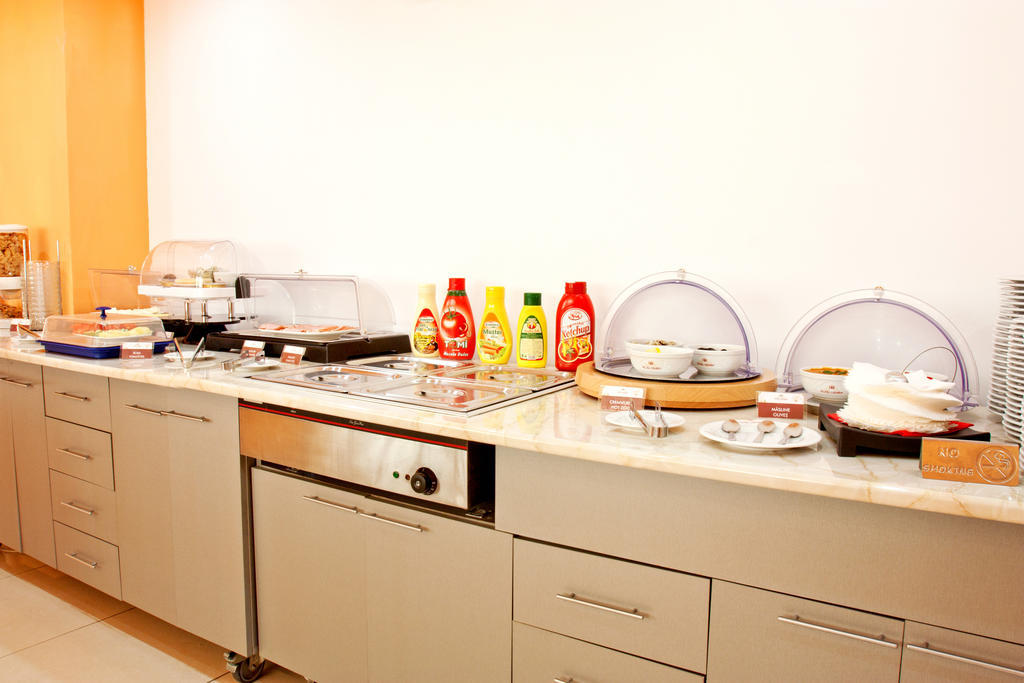 Denisa Hotel Отопень Екстер'єр фото