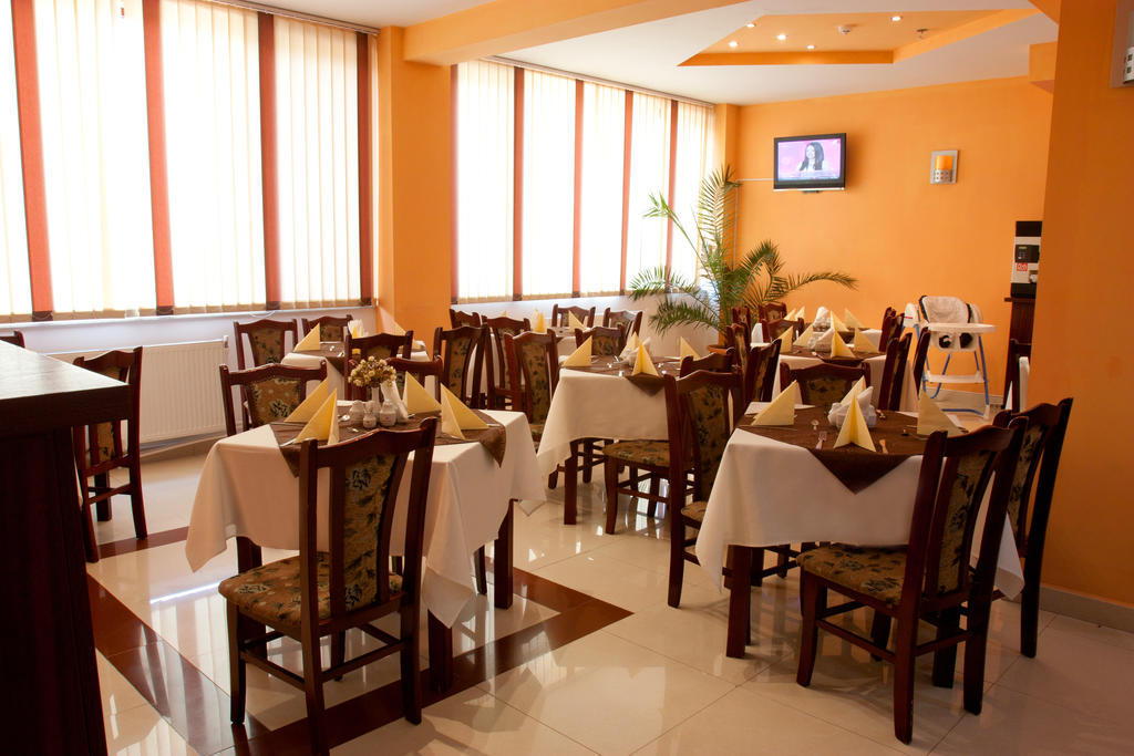Denisa Hotel Отопень Екстер'єр фото