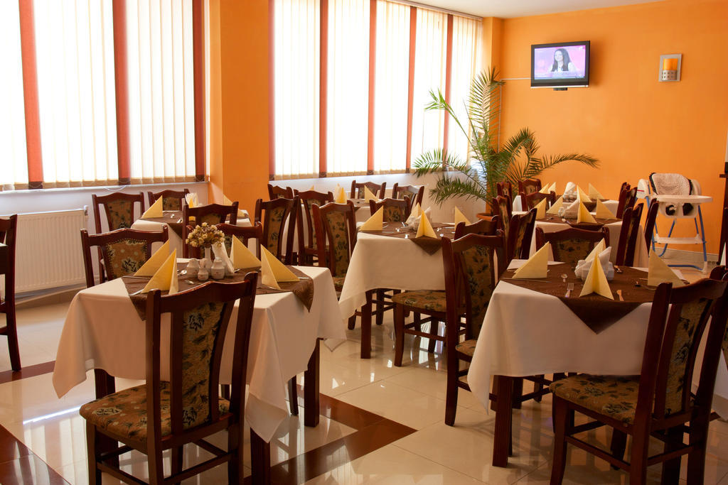 Denisa Hotel Отопень Екстер'єр фото