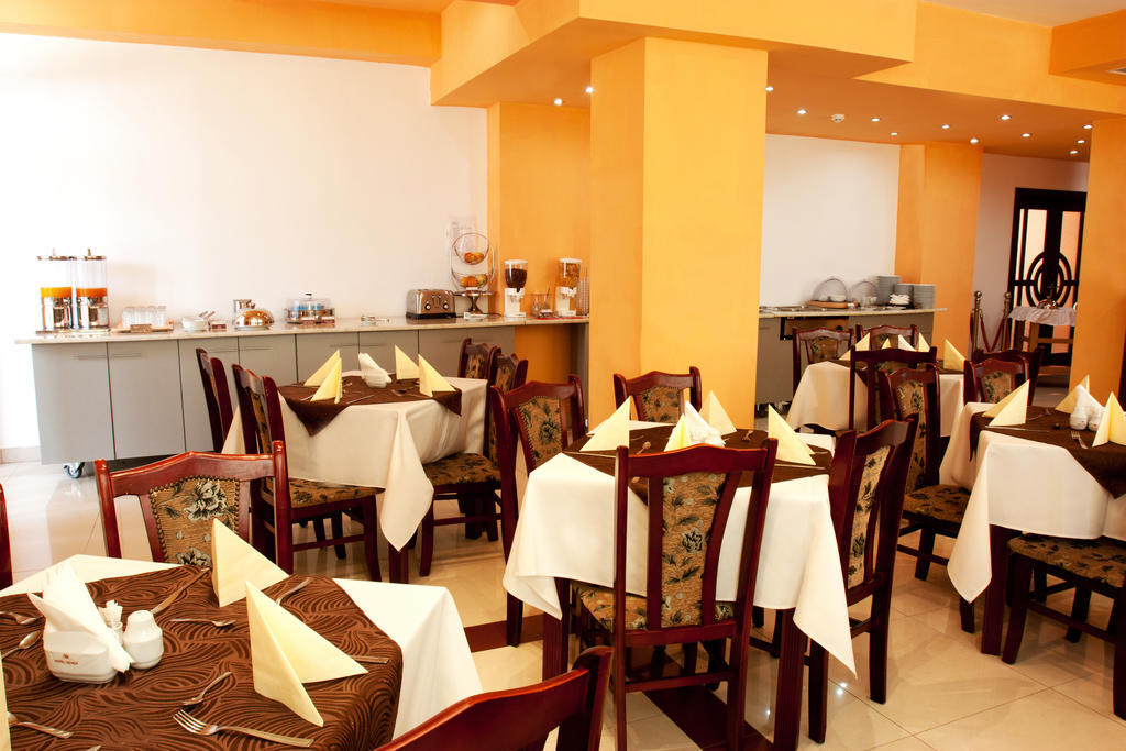 Denisa Hotel Отопень Екстер'єр фото